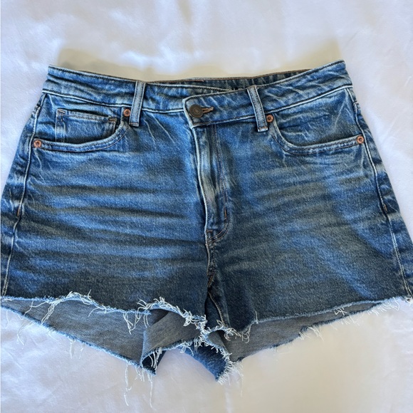 American Eagle Stretch Crossover Mom Short - size 6 - Picture 1 of 3